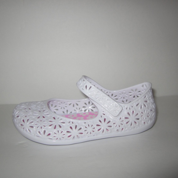 girls white jelly shoes
